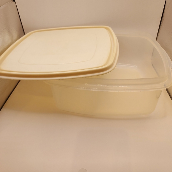 Lot of 3 Preowned Food Storage Containers 3 Different Manufacturer and Sizes. - Picture 14 of 14